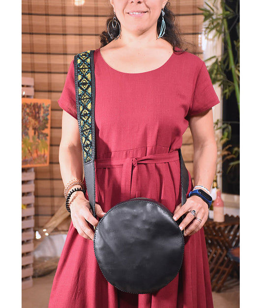 Black Hand Stitched Circle Cross Leather Bag – EL Nidaa